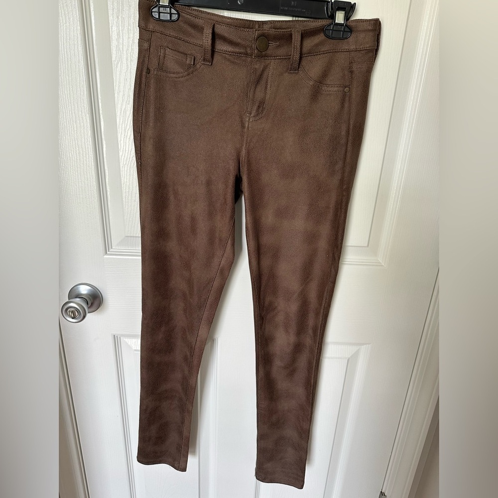 NWOT Tinseltown Brown Skinny Jeans with Sleek Fit